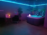 Spa Priv&eacute; Blue (3)